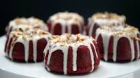 Red Velvet Mini Bundt Cakes Red Velvet Mini Bundt Cakes