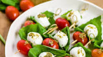Tomato & Mozzarella Caprese Skewers Tomato & Mozzarella Caprese Skewers