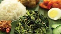 Stir-Fried Water Spinach with Garlic and Shrimp Paste Stir-Fried Water Spinach with Garlic and Shrimp Paste