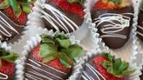 DIY Valentine's Day Chocolate Covered Strawberries DIY Valentine's Day Chocolate Covered Strawberries