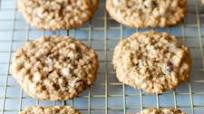 Chocolate Chip and Walnut Oatmeal Cookie Chocolate Chip and Walnut Oatmeal Cookie