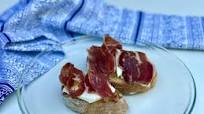 Tostadas de Jamón Serrano y Queso Fresco Tostadas de Jamón Serrano y Queso Fresco