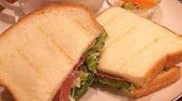 Tost sendviči sa šunkom, zelenom salatom i feta sirom Tost sendviči sa šunkom, zelenom salatom i feta sirom