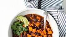 5-Ingredient Black Bean Sweet Potato Chili (Slow Cooker, Instant Pot)