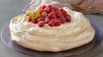 Berry Pavlova with Mascarpone Whipped Cream Berry Pavlova with Mascarpone Whipped Cream