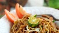 Indonesian Fried Noodles (Mie Goreng) Indonesian Fried Noodles (Mie Goreng)