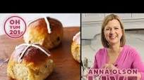 How to Make Hot Cross Buns from Oh Yum with Anna Olson - recipe on Niftyrecipe.com How to Make Hot Cross Buns from Oh Yum with Anna Olson - recipe on Niftyrecipe.com