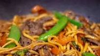 Easy stir fried honey and soysauce beef with egg noodles Easy stir fried honey and soysauce beef with egg noodles