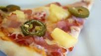 Spicy Hawaiian Pizza Spicy Hawaiian Pizza