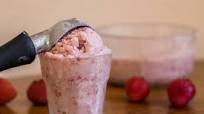 Roasted Strawberry and Coconut Ice Cream Roasted Strawberry and Coconut Ice Cream