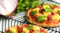 Bacon & Pineapple Hawaiian Pita Pizza Bacon & Pineapple Hawaiian Pita Pizza