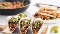 One-Pan Chipotle Lime Chicken Fajitas with guacamole and queso fresco One-Pan Chipotle Lime Chicken Fajitas with guacamole and queso fresco