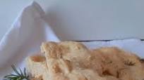 Focaccia veloce con lievito istantaneo Focaccia veloce con lievito istantaneo