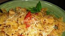 Farfalle (Bow Tie) Pasta With Chicken & Sun-Dried Tomatoes Farfalle (Bow Tie) Pasta With Chicken & Sun-Dried Tomatoes