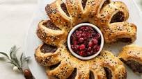 Paul Hollywood’s Black Pudding & Caramelised Onion Sausage Wreath Paul Hollywood’s Black Pudding & Caramelised Onion Sausage Wreath