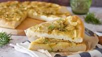 Focaccia di patate: la ricetta della focaccia rustica e golosa a lievitazione istantanea Focaccia di patate: la ricetta della focaccia rustica e golosa a lievitazione istantanea