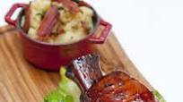 Ham hock cooked in pilsner with honey and ginger Ham hock cooked in pilsner with honey and ginger