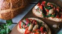 Brunch Bruschetta with Brie + Strawberry Tomato Salad Brunch Bruschetta with Brie + Strawberry Tomato Salad