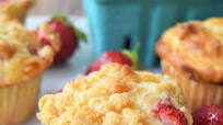 Strawberry Rhubarb Streusel Muffins Strawberry Rhubarb Streusel Muffins