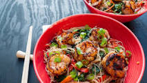 Brown Rice Noodle and Veggie Stir Fry with Shrimp Brown Rice Noodle and Veggie Stir Fry with Shrimp