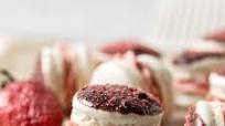Chocolate Strawberry Macarons Chocolate Strawberry Macarons