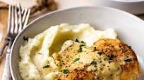 Chicken with Creamy Dijon Sauce and Mashed Potatoes Chicken with Creamy Dijon Sauce and Mashed Potatoes