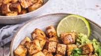 Mexican tofu with salad and guacamole Mexican tofu with salad and guacamole