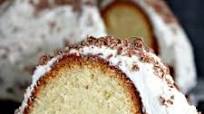 Bundt Cake with Cheesecake Center Bundt Cake with Cheesecake Center