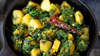 Aloo Palak Recipe (Potato & Spinach Stir Fry) Aloo Palak Recipe (Potato & Spinach Stir Fry)