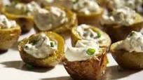 Crispy Baby Potato Bites with Sour Cream and Bacon Crispy Baby Potato Bites with Sour Cream and Bacon