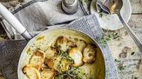 Cauliflower cheese soup with cheese toastie topping Cauliflower cheese soup with cheese toastie topping