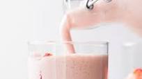 Agua de fresas (with milk!) Agua de fresas (with milk!)