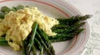 Scrambled Eggs over Asparagus Scrambled Eggs over Asparagus
