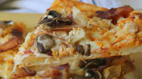 Pizza de Pollo y Salsa BBQ a la Parrilla Pizza de Pollo y Salsa BBQ a la Parrilla