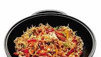Quick chilli chicken noodles with peanuts Quick chilli chicken noodles with peanuts