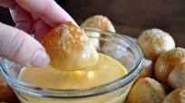 Pretzel Bites with Spicy Cheddar Cheese Dip Pretzel Bites with Spicy Cheddar Cheese Dip
