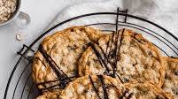 Thin and Crispy Oatmeal Chocolate Chip Cookies Thin and Crispy Oatmeal Chocolate Chip Cookies