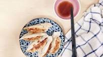 Pork + Tofu Yaki Gyoza 焼き餃子 (Japanese Pan-Fried Dumplings/potstickers) Pork + Tofu Yaki Gyoza 焼き餃子 (Japanese Pan-Fried Dumplings/potstickers)