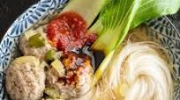 Bakso - Indonesian Meatball Soup (Best Street Food!) Bakso - Indonesian Meatball Soup (Best Street Food!)