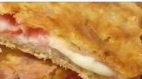 Focaccia ripiena barese Focaccia ripiena barese