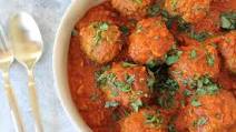 Indian style meatballs in spicy curry Indian style meatballs in spicy curry