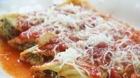 Stuffed spinach manicotti Stuffed spinach manicotti