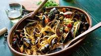 Pasta With Mussels in Tomato Sauce Pasta With Mussels in Tomato Sauce