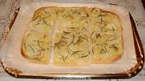 Focaccia con patate e rosmarino Focaccia con patate e rosmarino