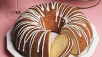 Vanilla Bean Bundt Cake with Vanilla Glaze and Strawberries Vanilla Bean Bundt Cake with Vanilla Glaze and Strawberries