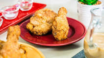 Jollibee Inspired Crispy Fried Chicken with Gravy Jollibee Inspired Crispy Fried Chicken with Gravy