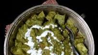 Aloo Palak or Saag Aloo, a spinach and potato curry Aloo Palak or Saag Aloo, a spinach and potato curry