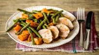 Honey-Glazed Pork Tenderloin with Caramelized Sweet Potatoes and Green Beans Honey-Glazed Pork Tenderloin with Caramelized Sweet Potatoes and Green Beans