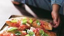 Spelt Crust Pizza with Fresh Tomato Sauce Spelt Crust Pizza with Fresh Tomato Sauce