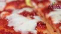 Pizza margherita in teglia - Ricetta impasto, ingredienti e calorie Pizza margherita in teglia - Ricetta impasto, ingredienti e calorie